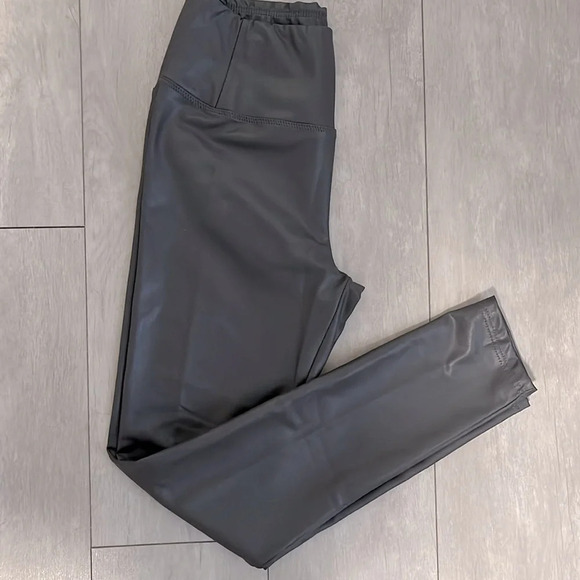 7 For All Mankind Faux Leather Leggings Grey NWOT, Size M - Picture 4 of 8